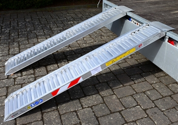 E074: 830-3000 kg, Breite 300 mm