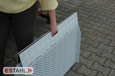 Aluminium fold-away wheelchair ramp