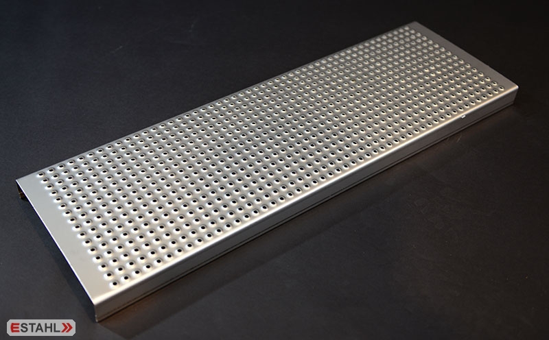 800 x 250 x 70 mm Sicherheits Treppenstufe mit Düsenlochung aus Edelstahl